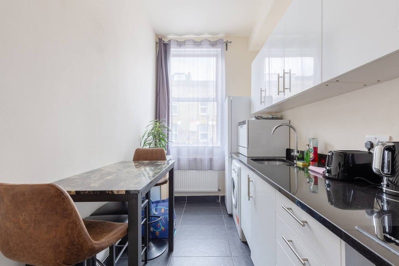 Flat Stroud Green Road in Greater London