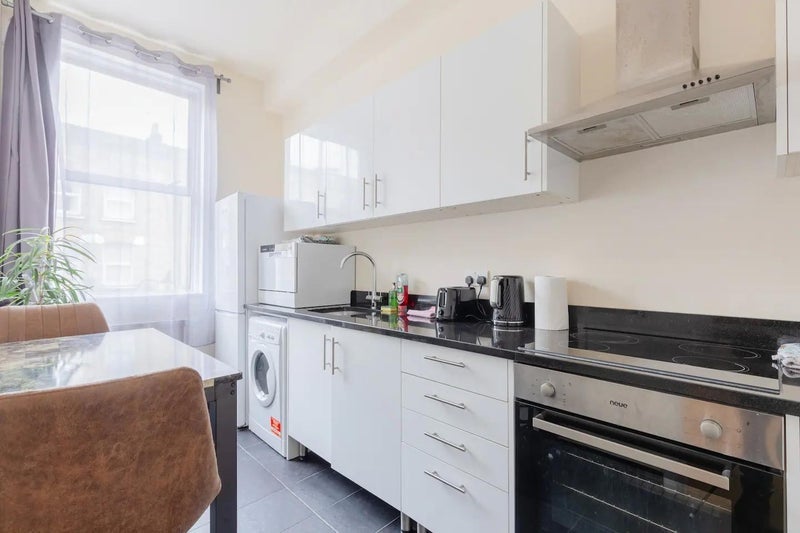 Flat Stroud Green Road in Greater London