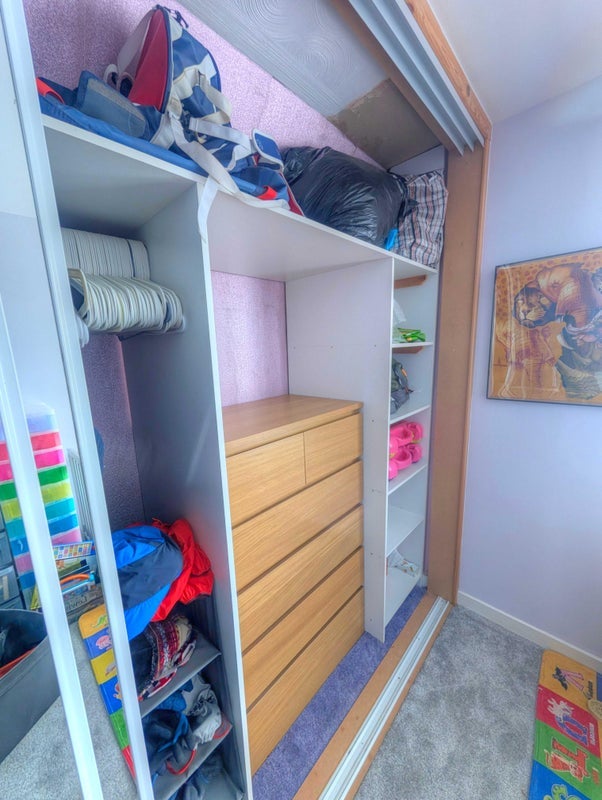 Room Deantown Avenue in Whitecraig