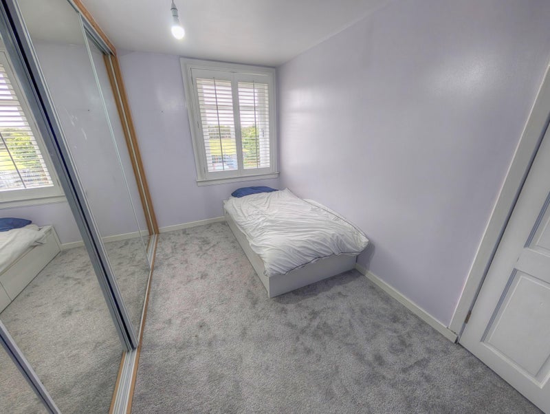 Room Deantown Avenue in Whitecraig