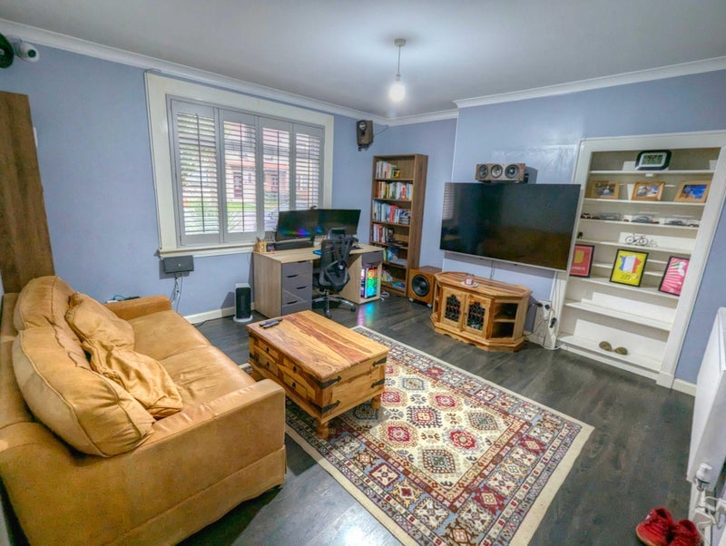 Room Deantown Avenue in Whitecraig