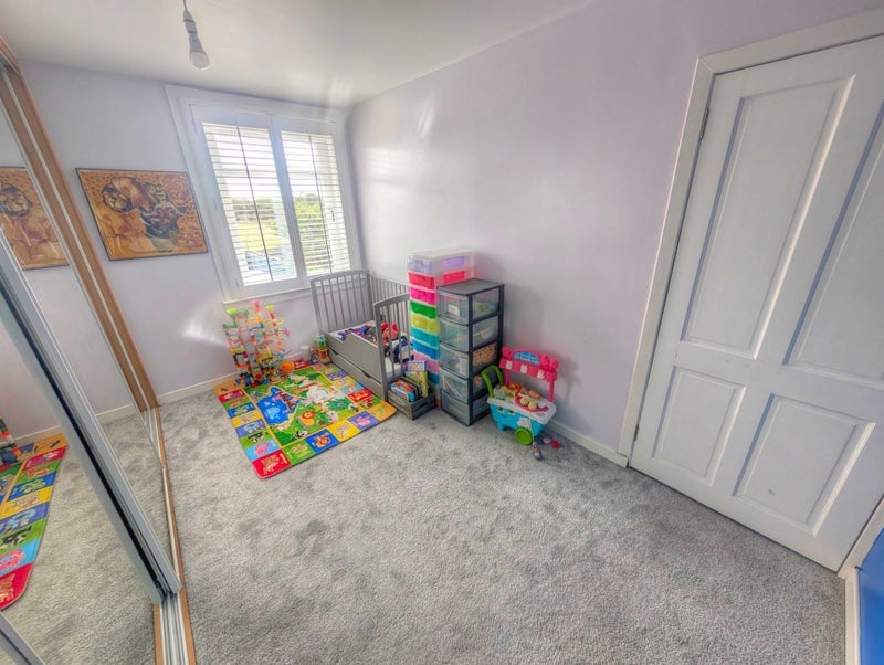 Room Deantown Avenue in Whitecraig