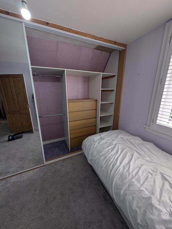 Room Deantown Avenue in Whitecraig