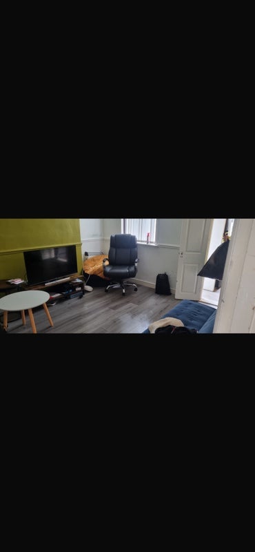 Room Margaret Road in Liverpool