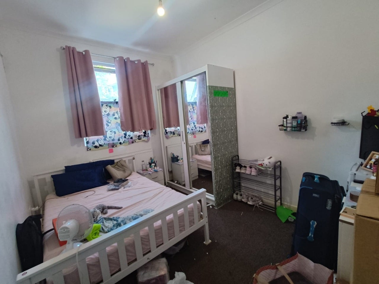 Room Glenny Road in Greater London