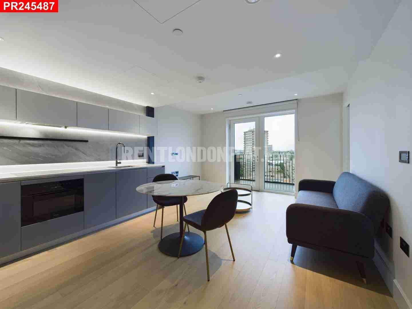 Flat Freston Road in Greater London