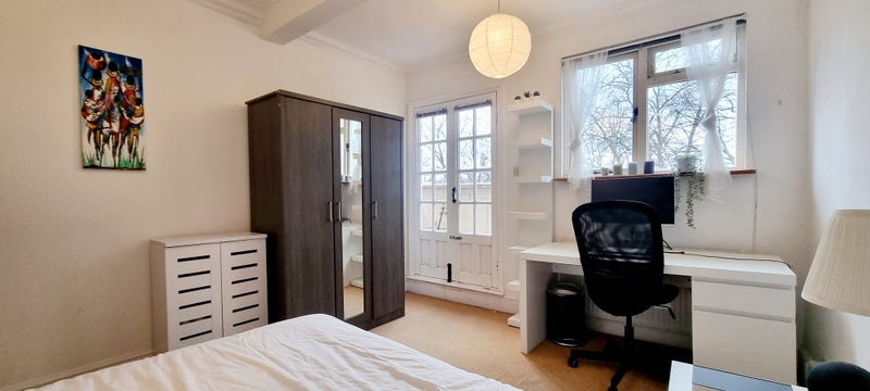 Flat Caledonian Road in Greater London