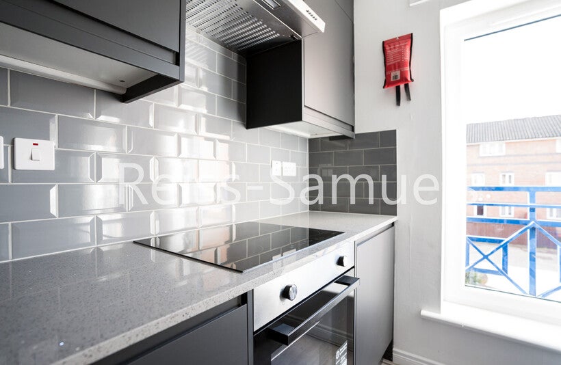 Flat Ambassador Square in Greater London