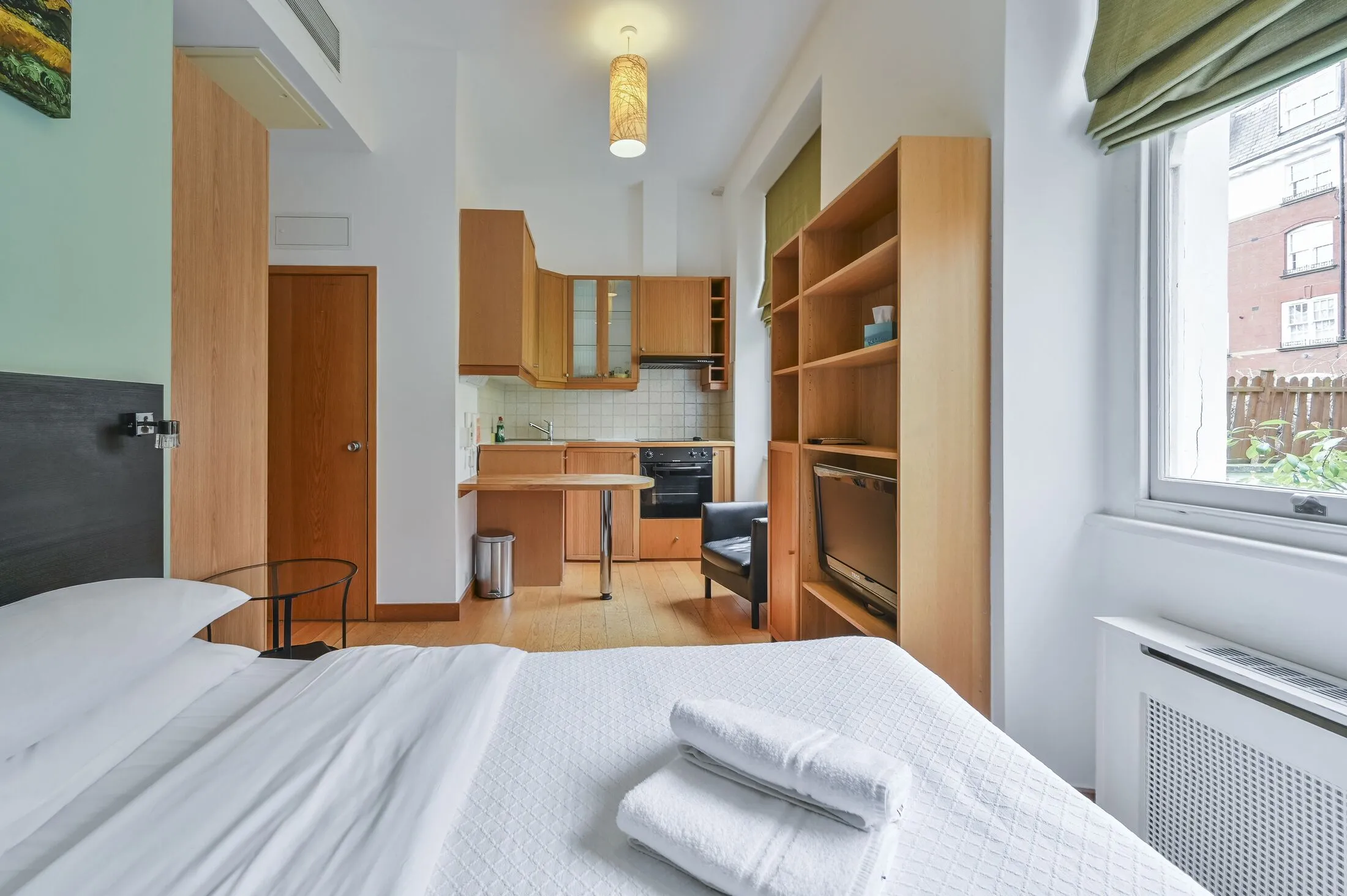 Flat Burton Place in Greater London