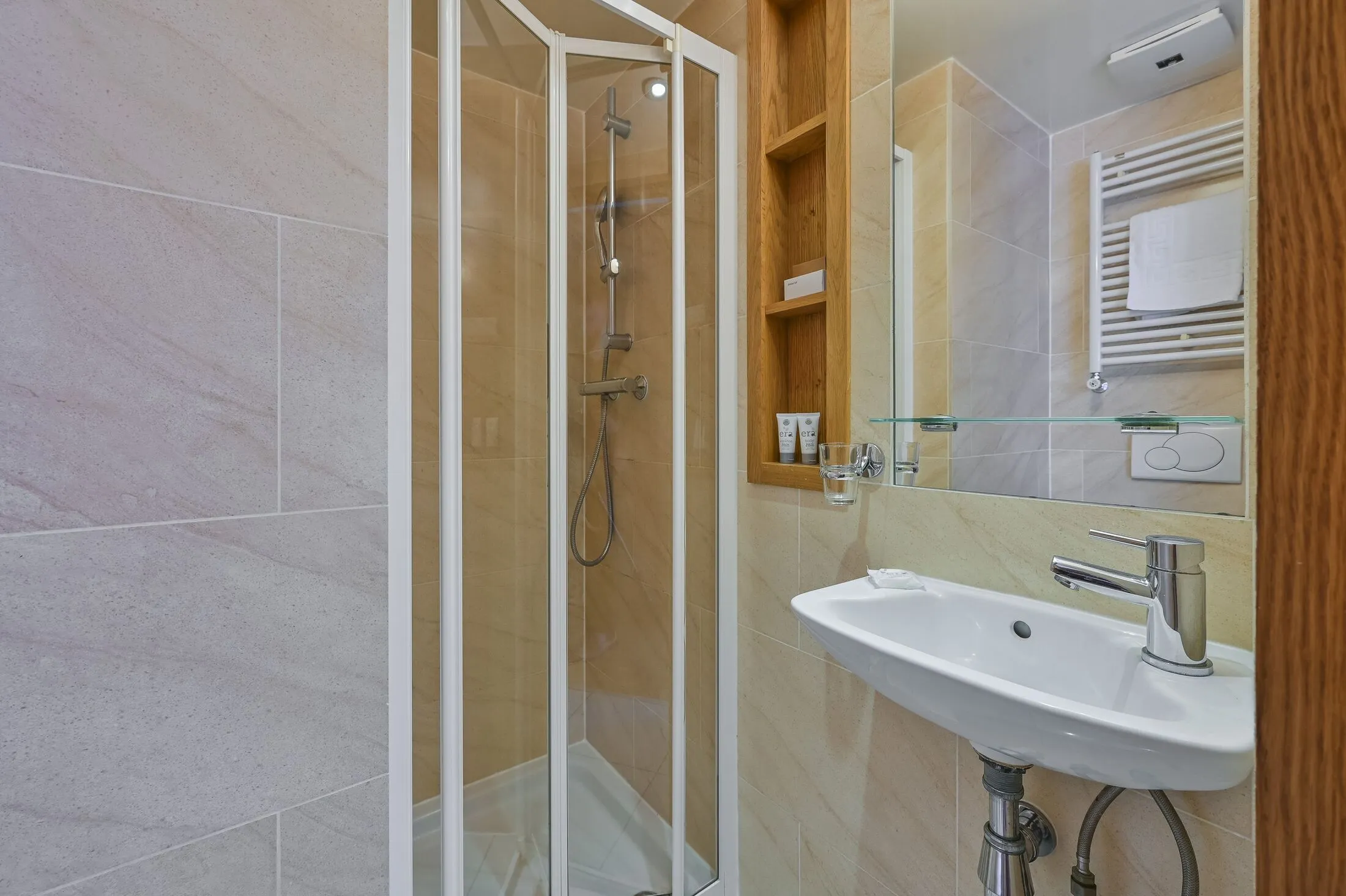 Flat Burton Place in Greater London