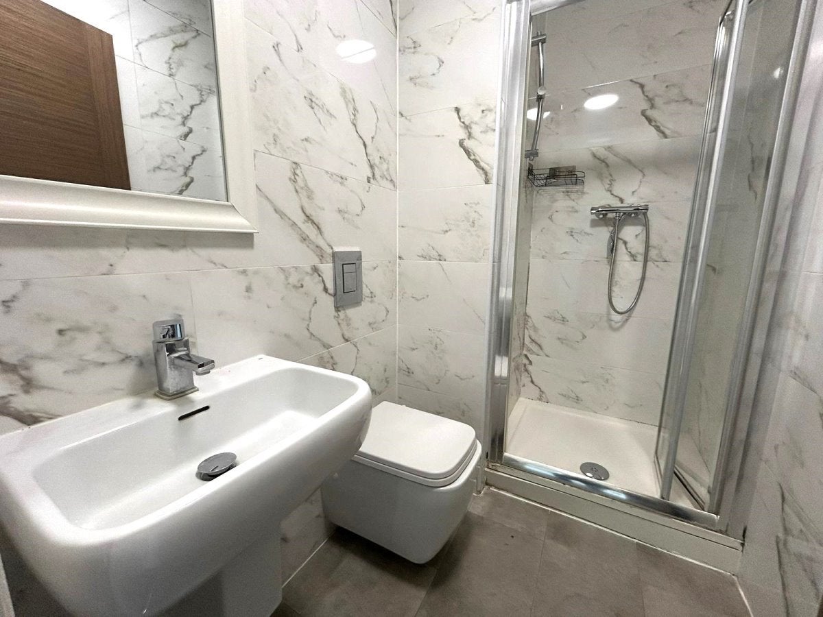 Room Elmgrove Road in Greater London