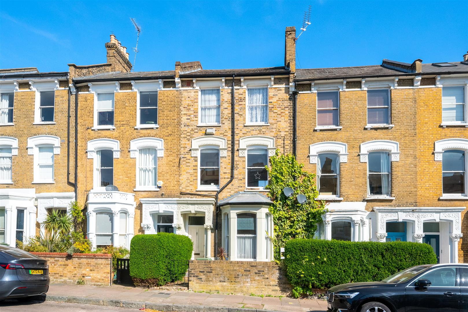 Flat Stradbroke Road in Greater London