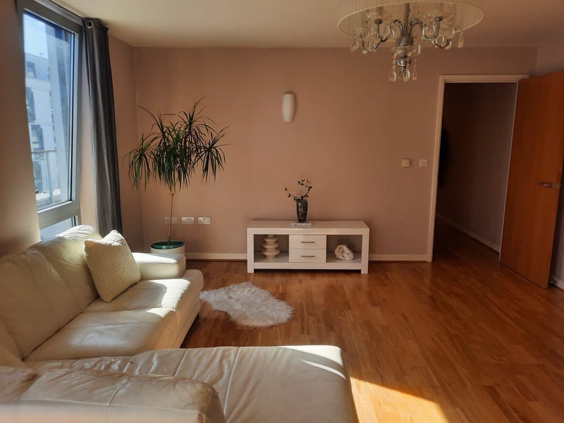 Room Empire Way in Greater London