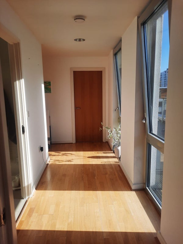 Room Empire Way in Greater London