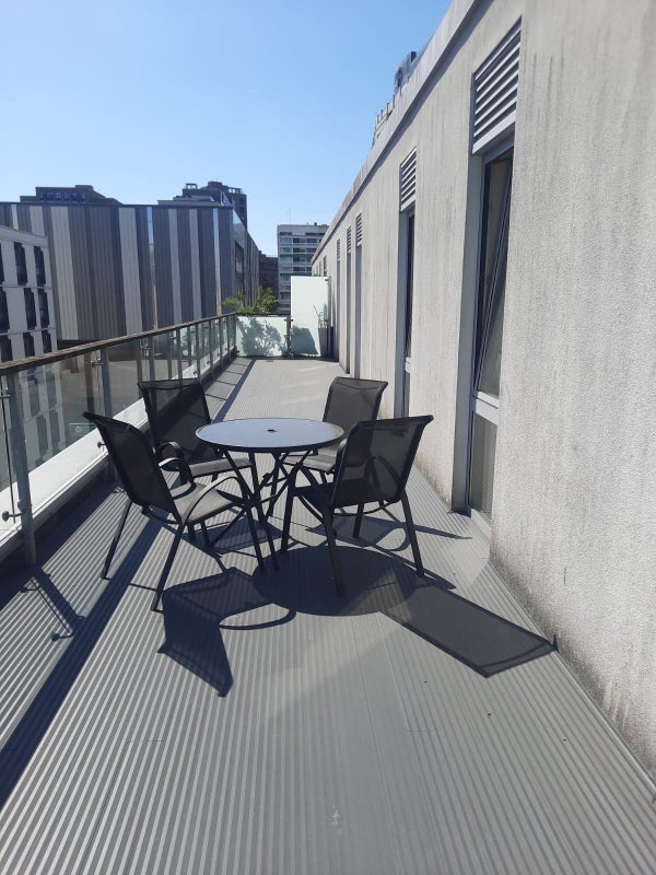 Room Empire Way in Greater London