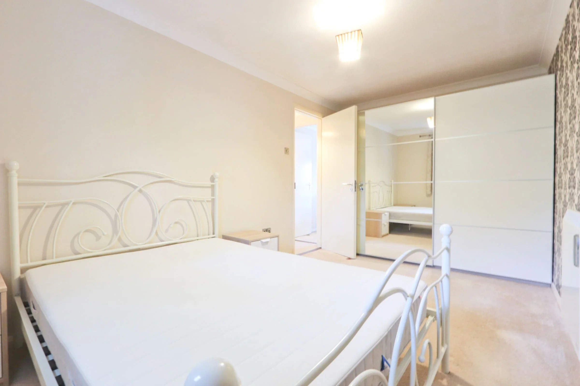Flat Elmgrove Road in Bristol