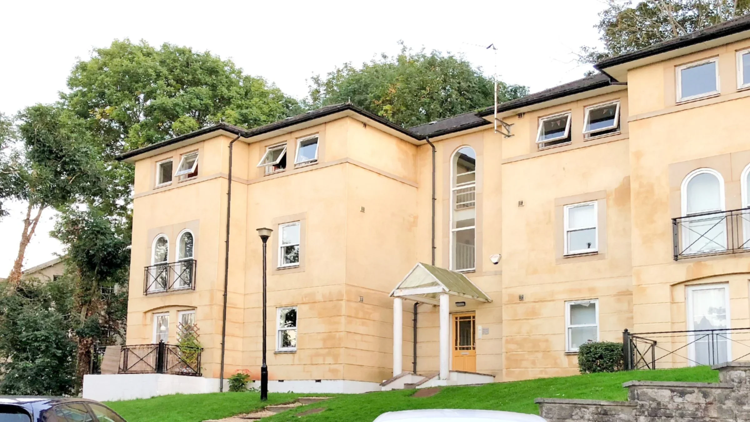 Flat Elmgrove Road in Bristol