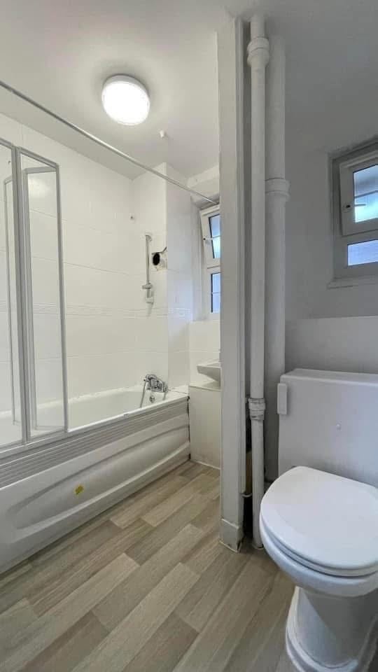 Room Ernest Street in Greater London