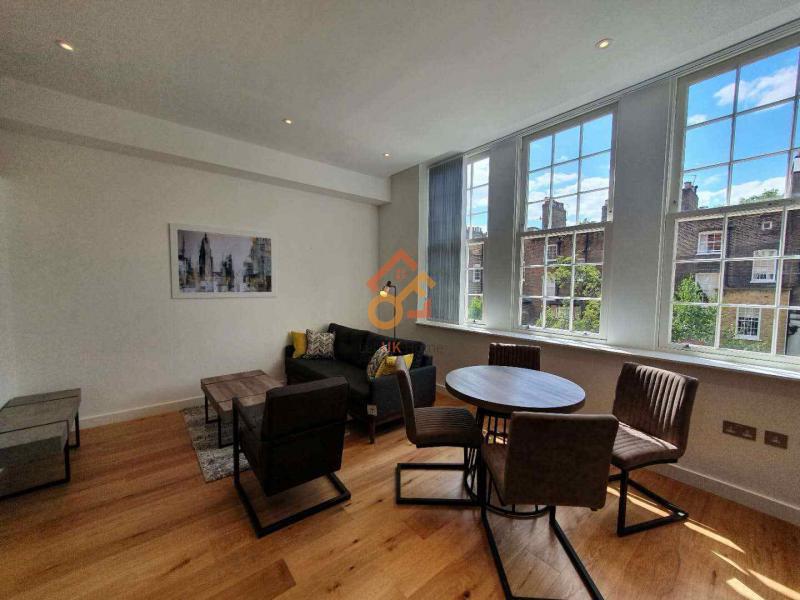 Flat Upper Street in Greater London