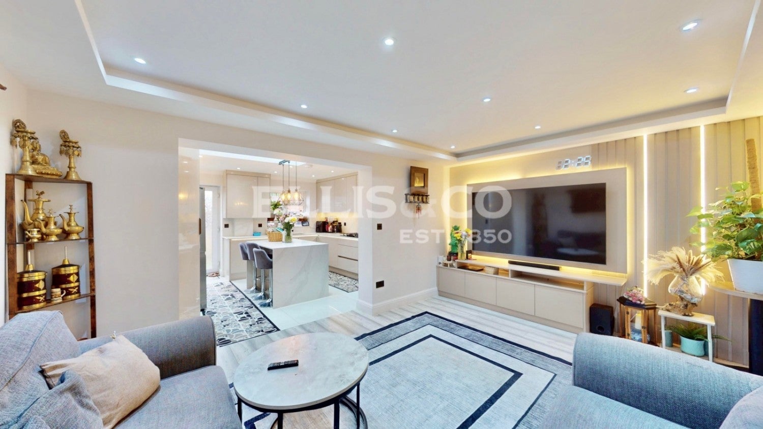 House Matthews Road in Greater London
