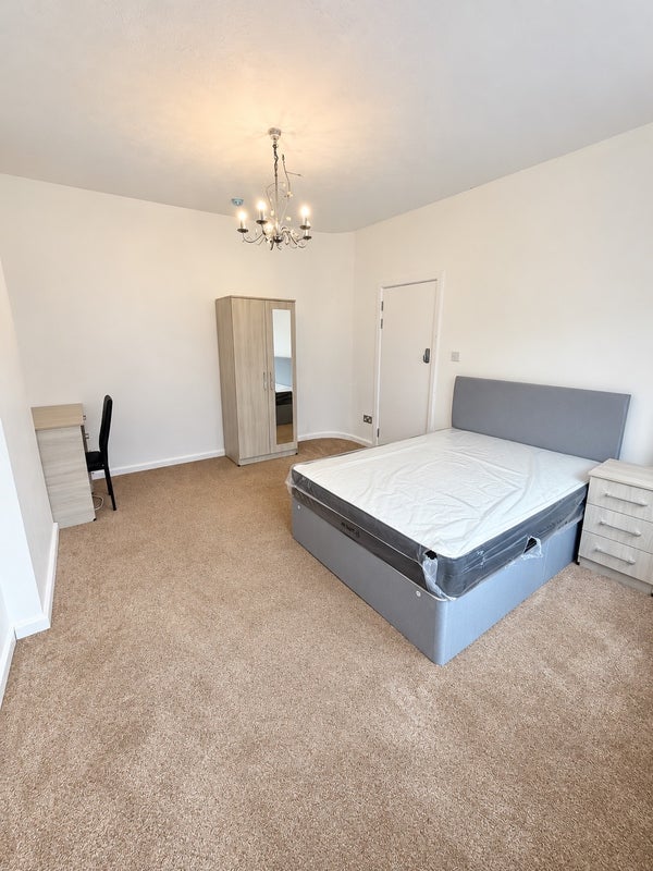 Room Cheshire Road in Sandwell