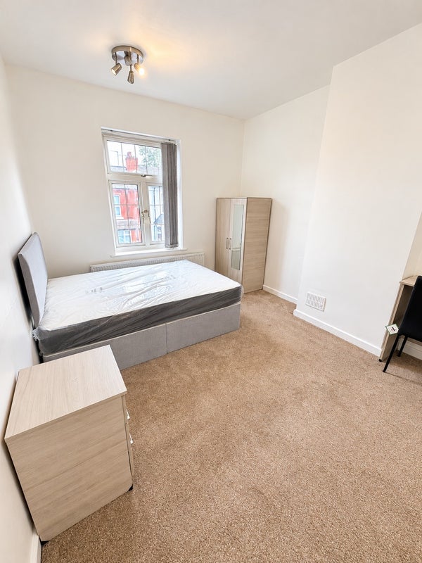 Room Cheshire Road in Sandwell