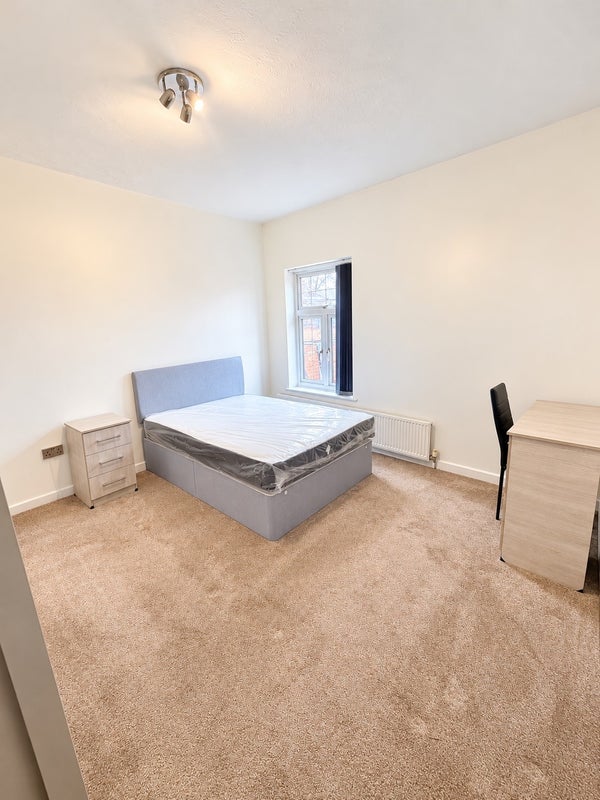 Room Cheshire Road in Sandwell