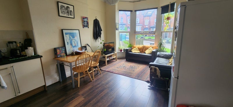 Room Kelso Road in Leeds