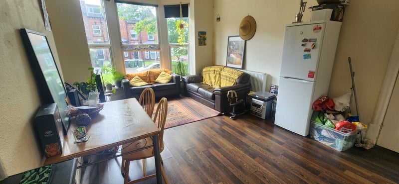 Room Kelso Road in Leeds