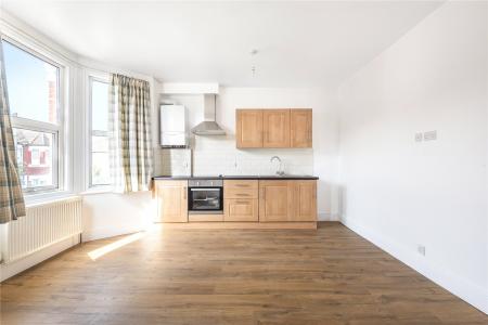 Flat Rutland Gardens in Greater London