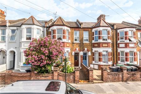 Flat Rutland Gardens in Greater London