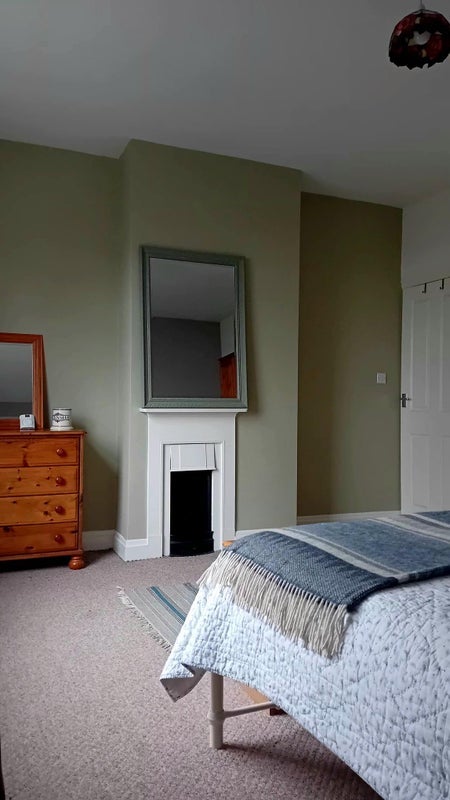 Room Overthorpe Road in Kirklees