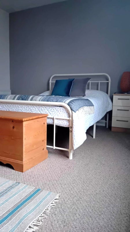 Room Overthorpe Road in Kirklees