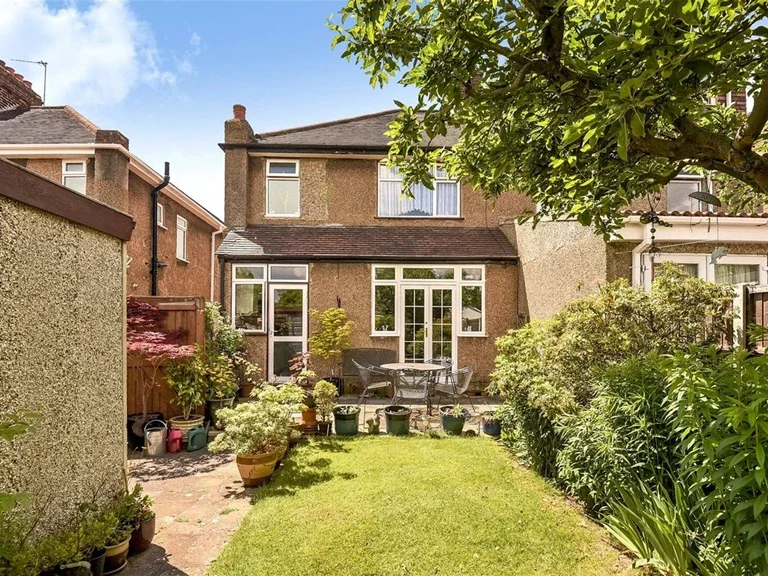 House Uxbridge Road in Greater London