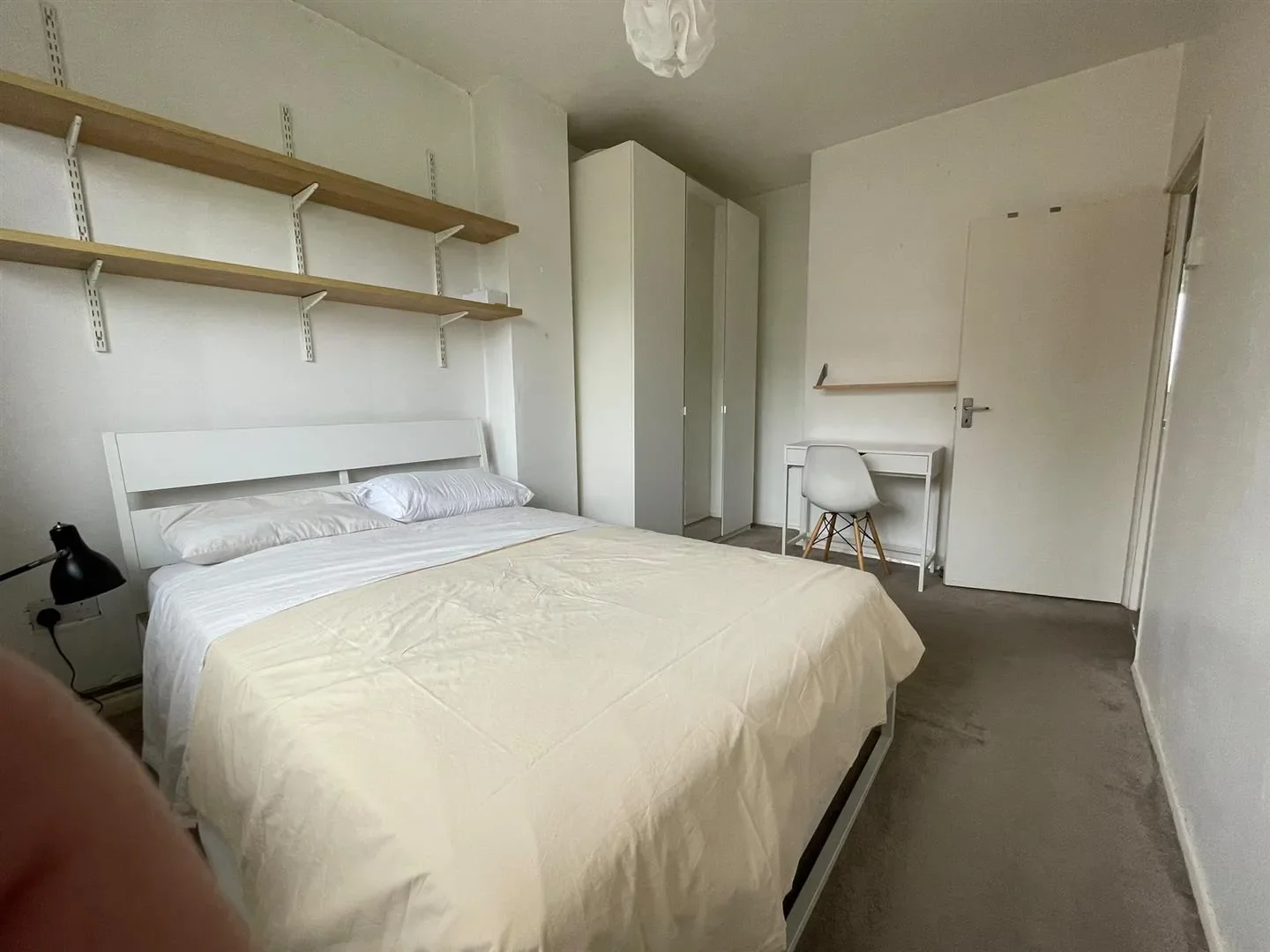 Flat Leirum Street in Greater London