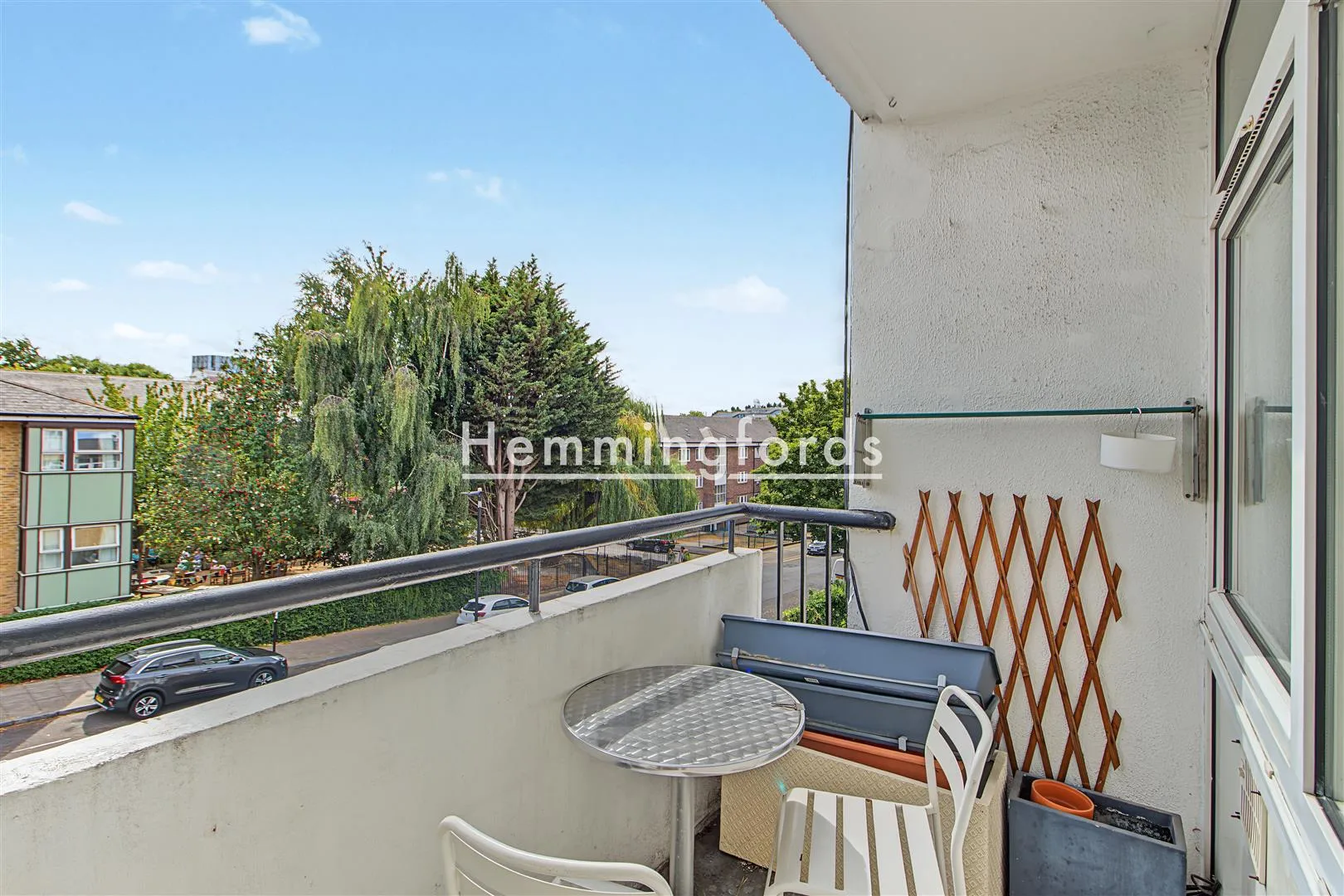Flat Leirum Street in Greater London