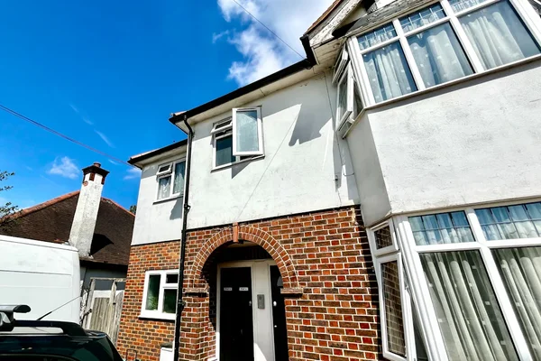 Flat Chessington Close in Epsom and Ewell