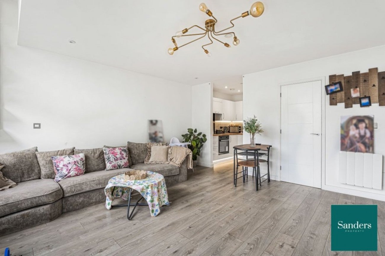 Flat Edinburgh Way in Harlow