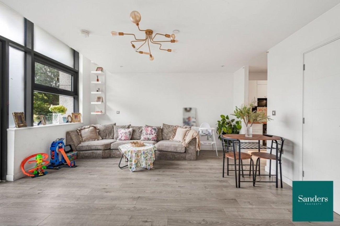 Flat Edinburgh Way in Harlow