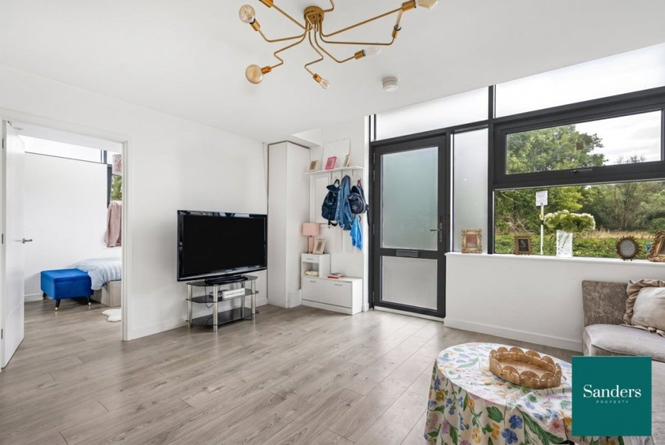 Flat Edinburgh Way in Harlow