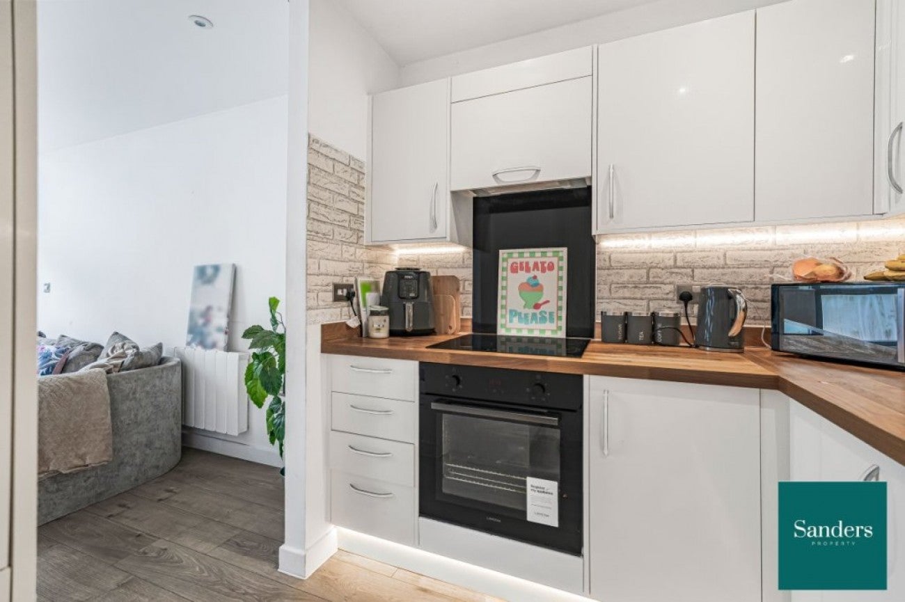 Flat Edinburgh Way in Harlow