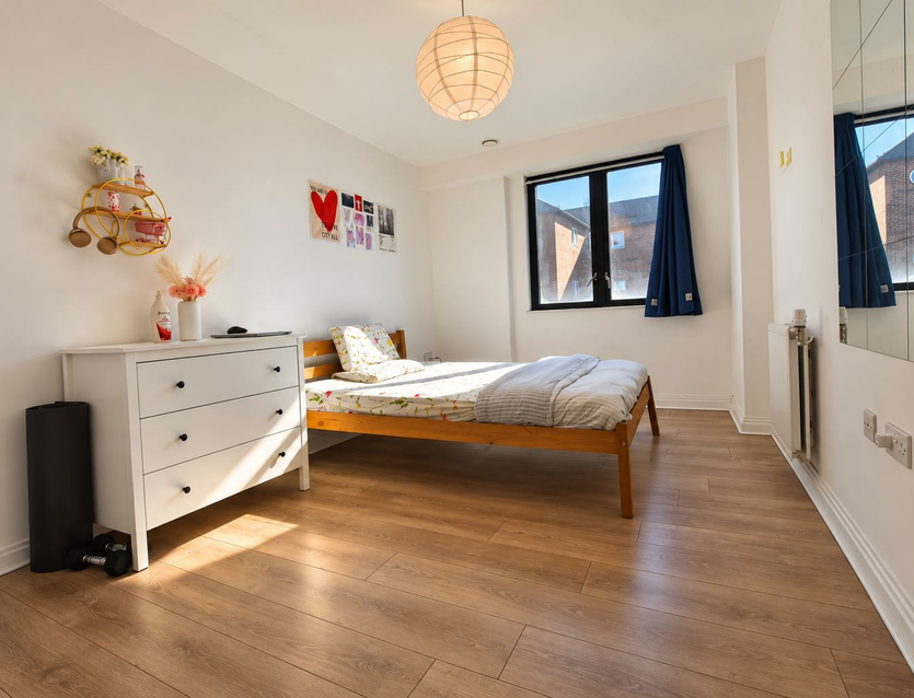 Flat Bentinck Road in Greater London