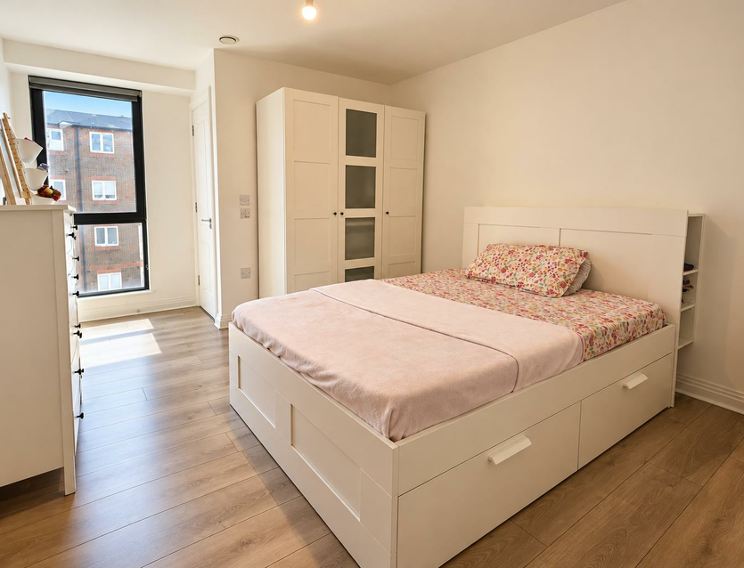 Flat Bentinck Road in Greater London