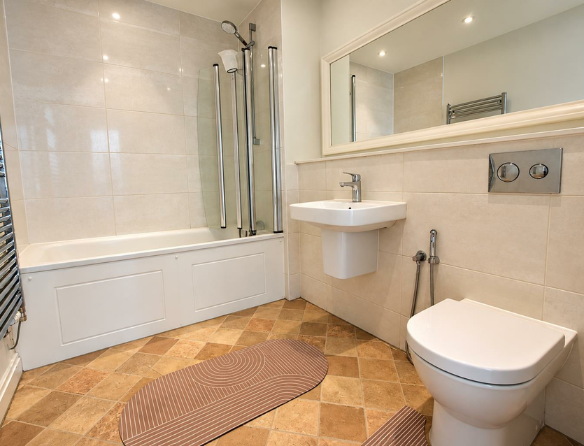 Flat Bentinck Road in Greater London