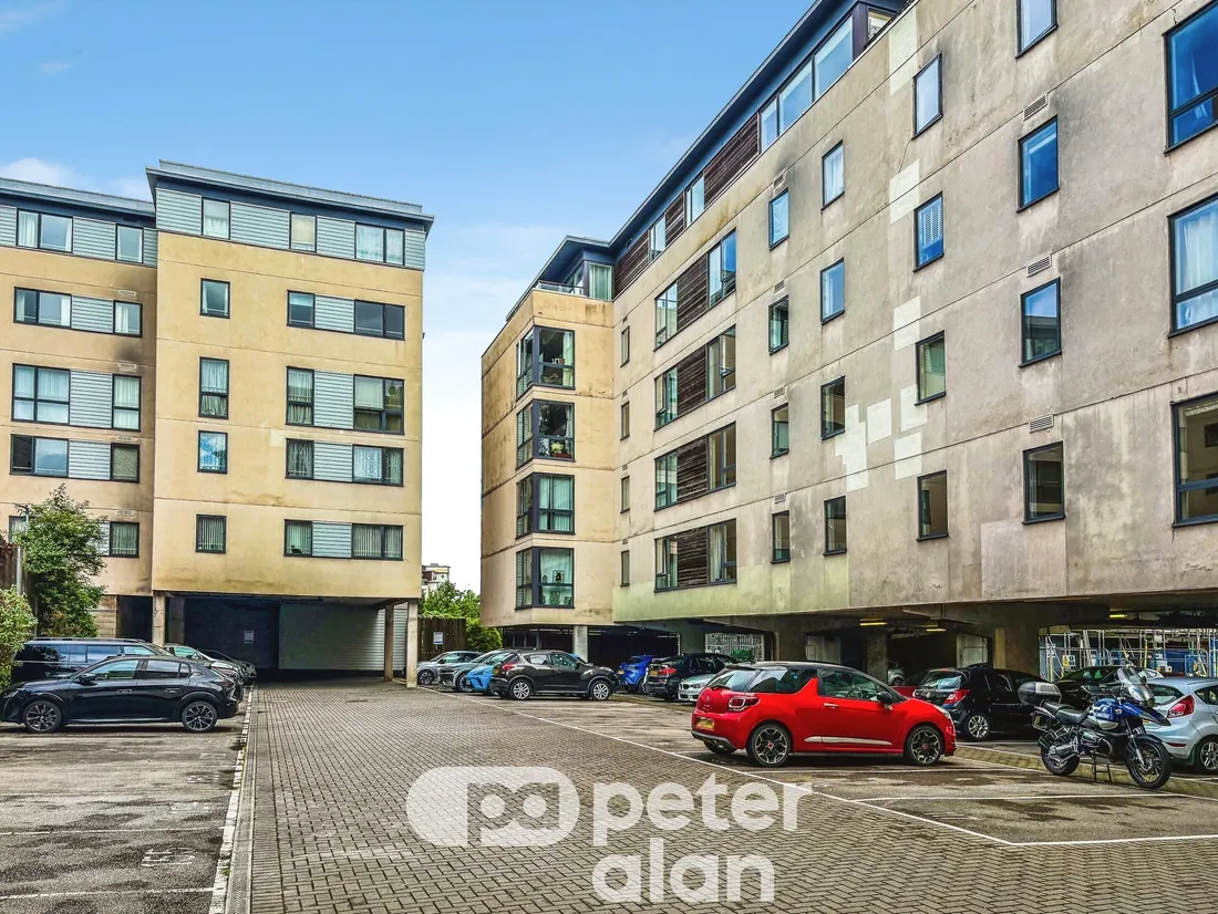 Flat Pierhead Street in Cardiff