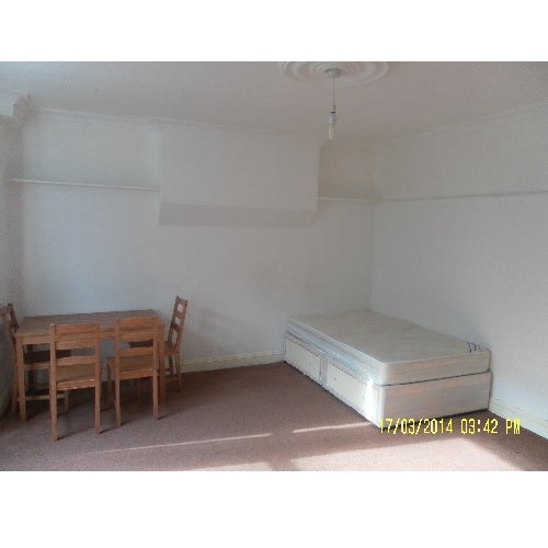 Flat Josephine Avenue in Greater London