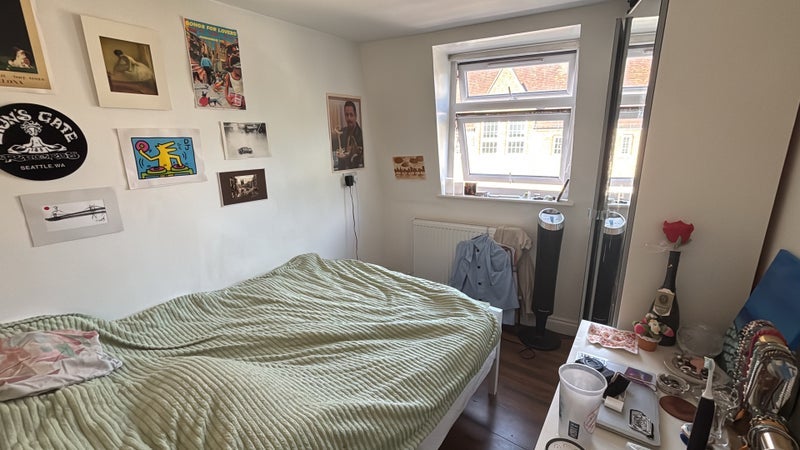 Room Bethnal Green Road in Greater London