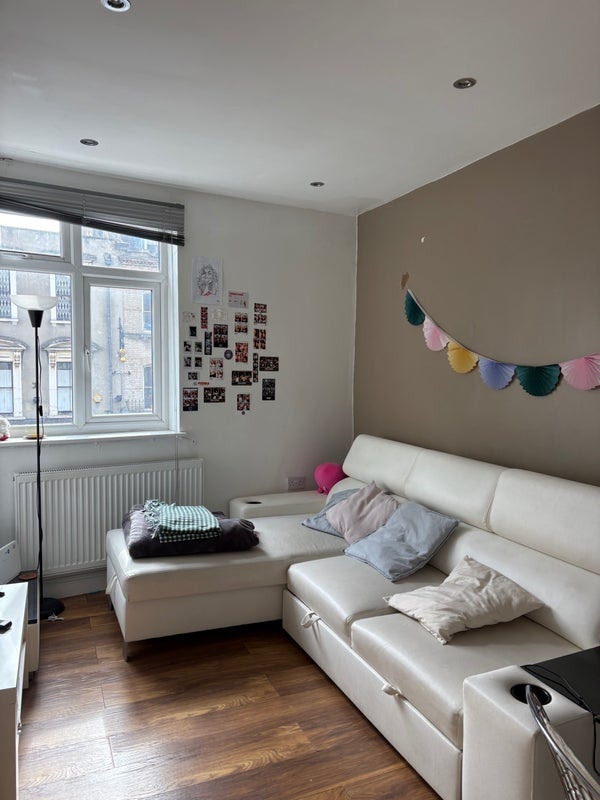 Room Bethnal Green Road in Greater London