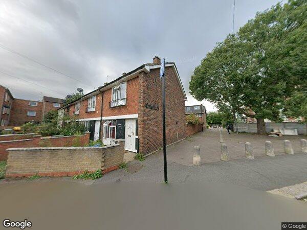 House Newhaven Lane in Greater London