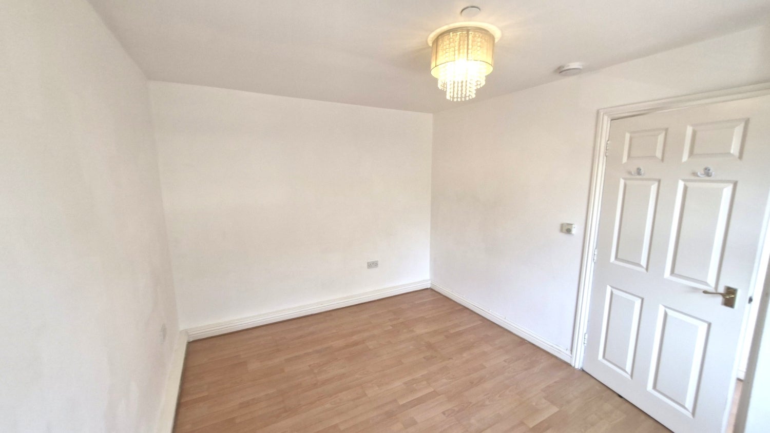 Flat Uplands Close in Greater London